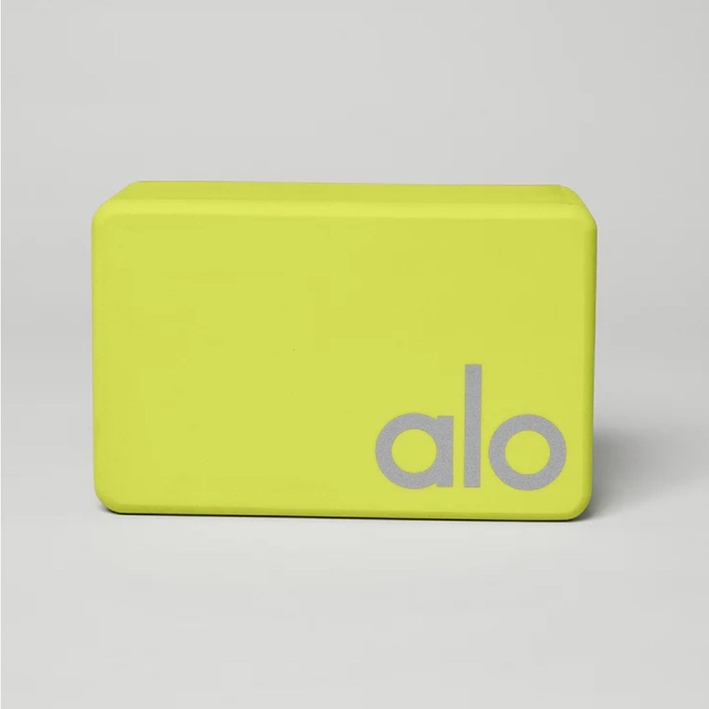 Alo Yoga Uplifting Yoga Block (Highlighter/Silver)